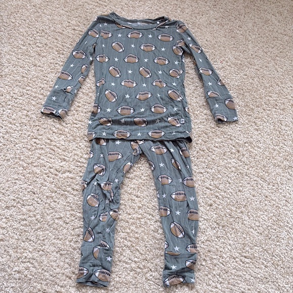 Bums and roses football pajamas - Picture 1 of 3